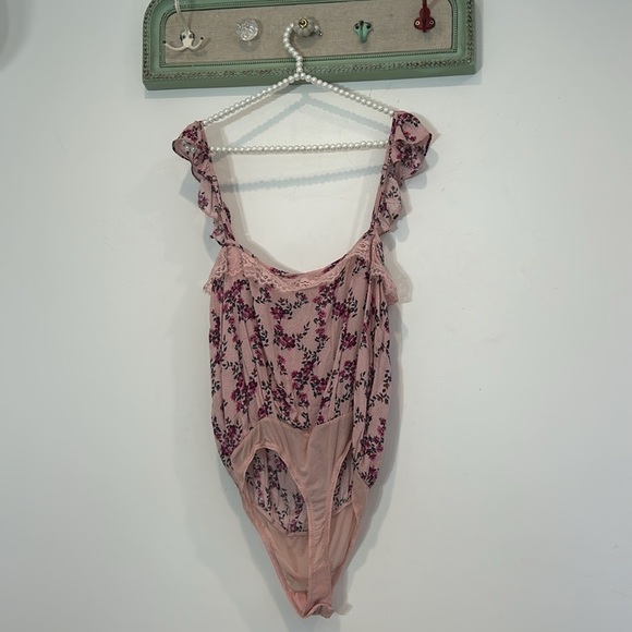 FREE PEOPLE Take It Away Pink Floral Thong Bodysuit size large women’s new w/tag - Picture 8 of 9